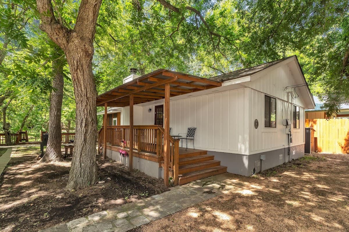 Cypress Creek Cottages, Holiday Home in Woodcreek