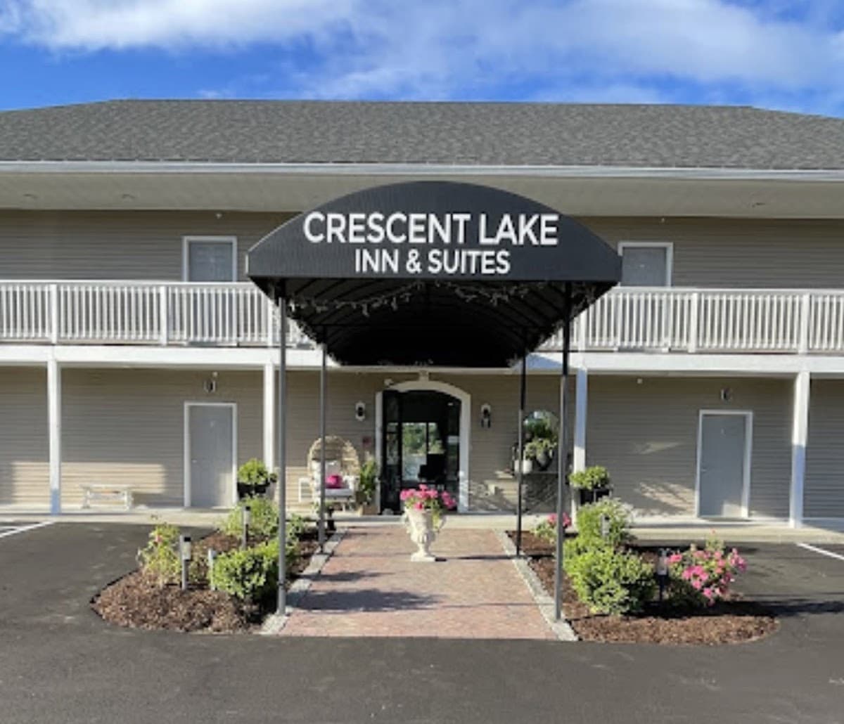 Crescent Lake Inn & Suites, Hotel in Wolfeboro