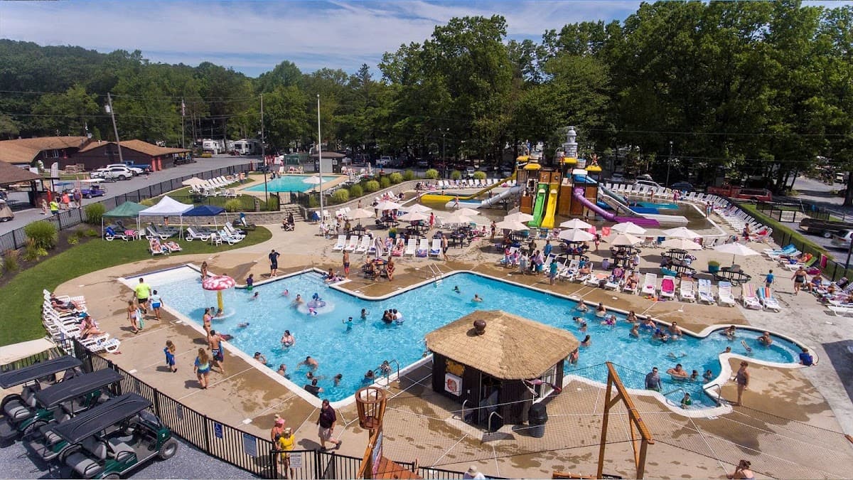 Adventure Bound Camping Resorts - Eagles Peak, Campsite in Womelsdorf