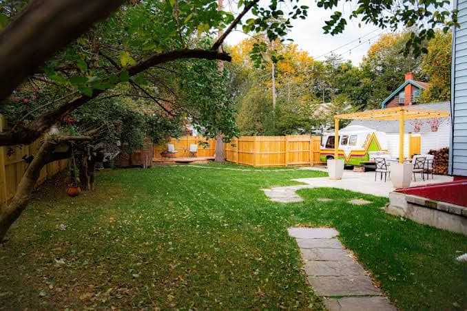 Spacious Home w/ Yard & Patio, 2 Mi to Dtwn Troy, Holiday Home in Wynantskill