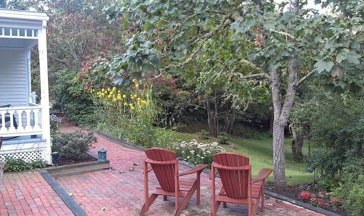 The Shady Hollow Inn, Bed & Breakfast in South Dennis