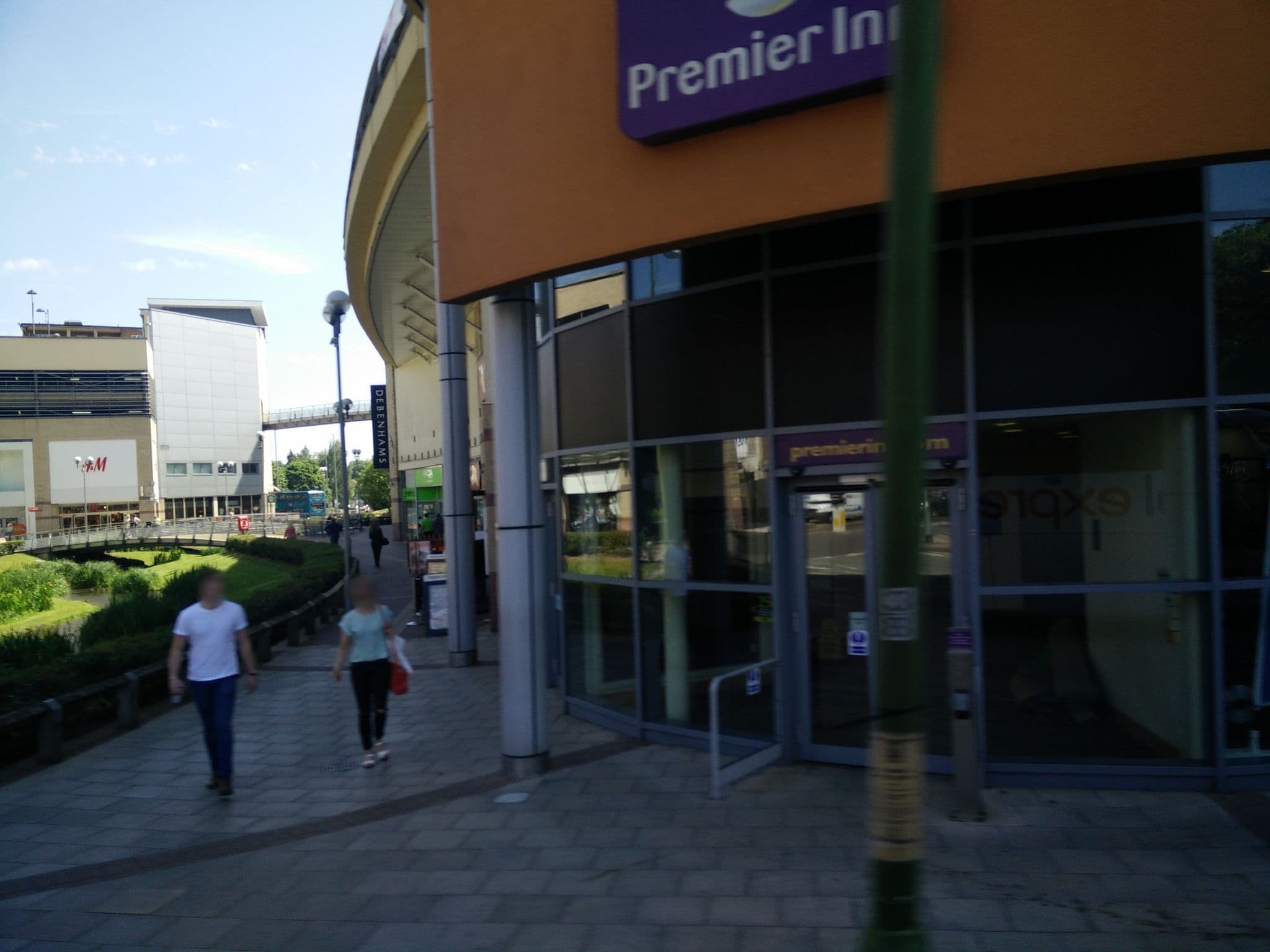 Street view near Premier Inn Hemel Hempstead Central hotel, Apsley — © volucris (CC BY-SA · Mapillary)