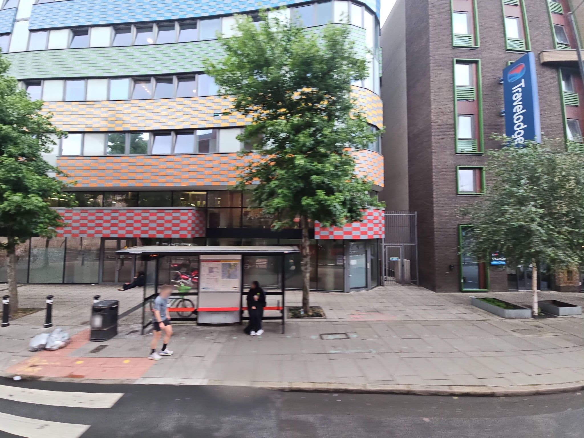 Street view near Travelodge Finsbury Park, Highbury — © pbb (CC BY-SA · Mapillary)