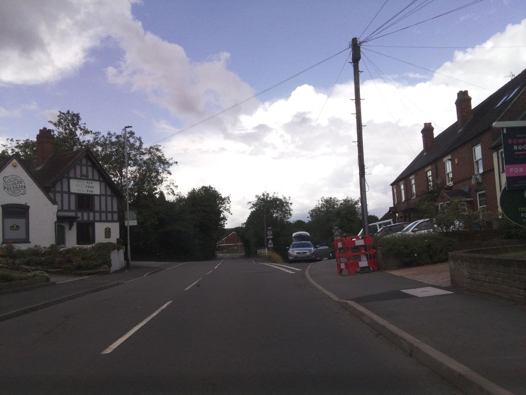 Street view near The Olde Peculiar, Armitage — © southglos (CC BY-SA · Mapillary)