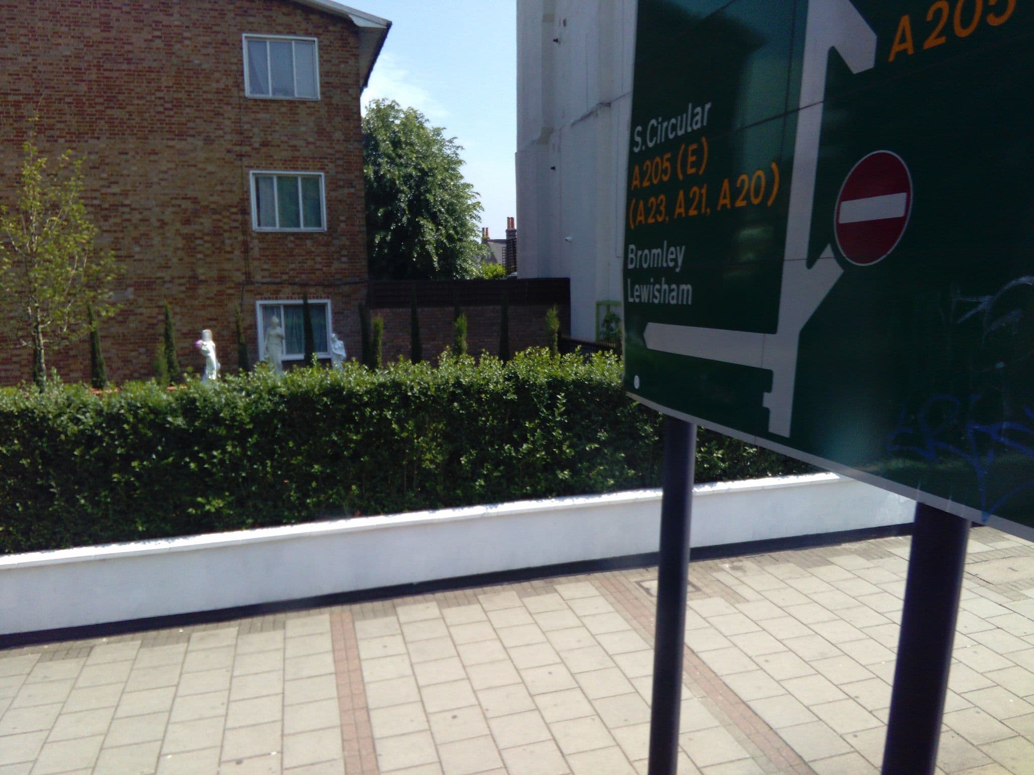 Street view near Clapham South Belvedere Hotel, Balham — © ris (CC BY-SA · Mapillary)