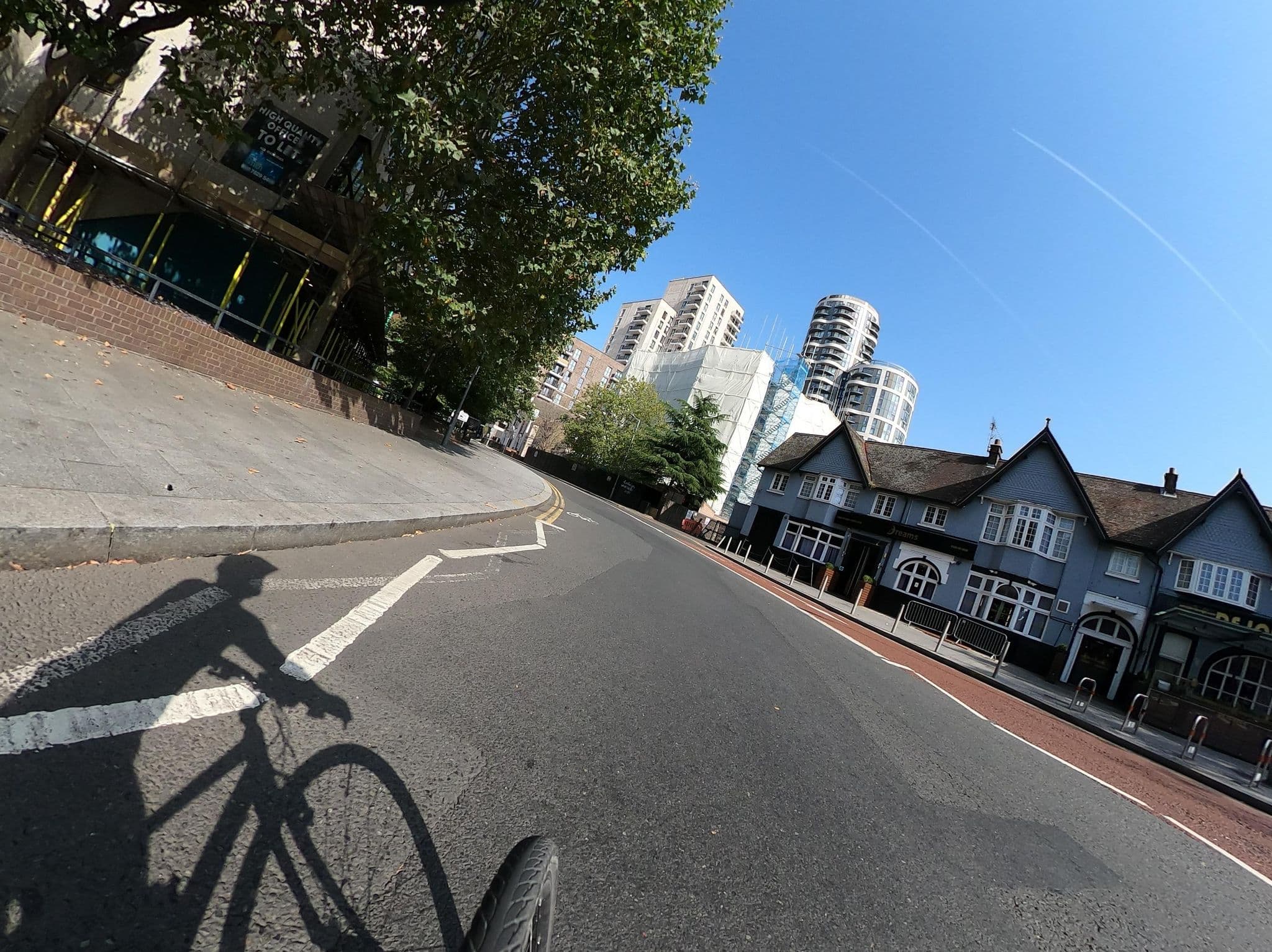 Street view near Dreams Hotel, Barking — © dankarran (CC BY-SA · Mapillary)
