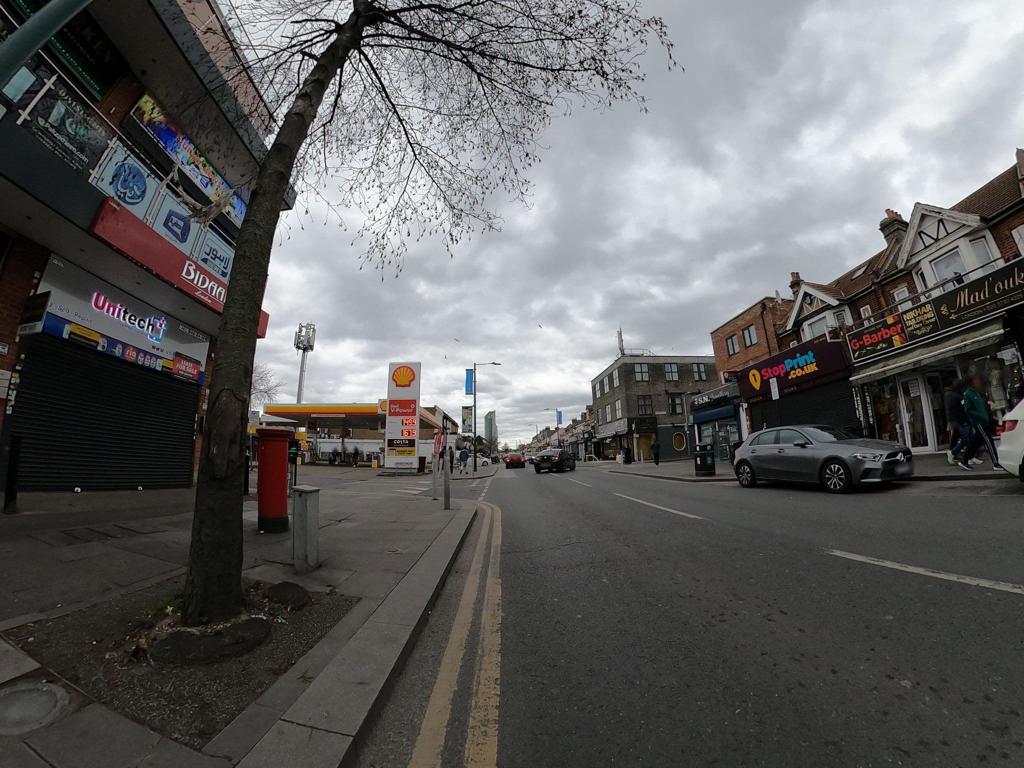 Street view near PremierLux Serviced Apartments, Ilford — © dankarran (CC BY-SA · Mapillary)