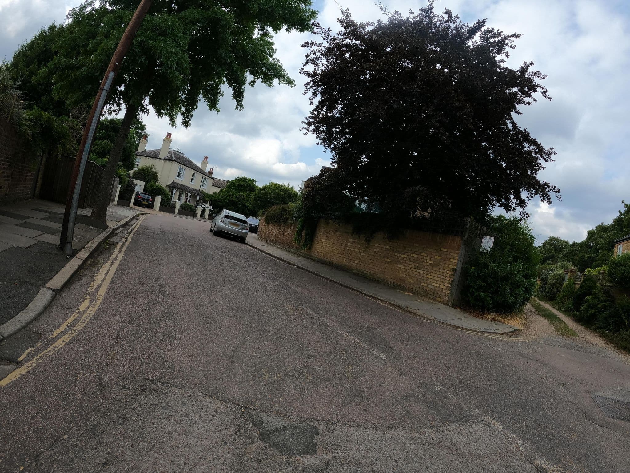 Street view near Kew Gardens National Archive B&B, Kew — © milhouse (CC BY-SA · Mapillary)