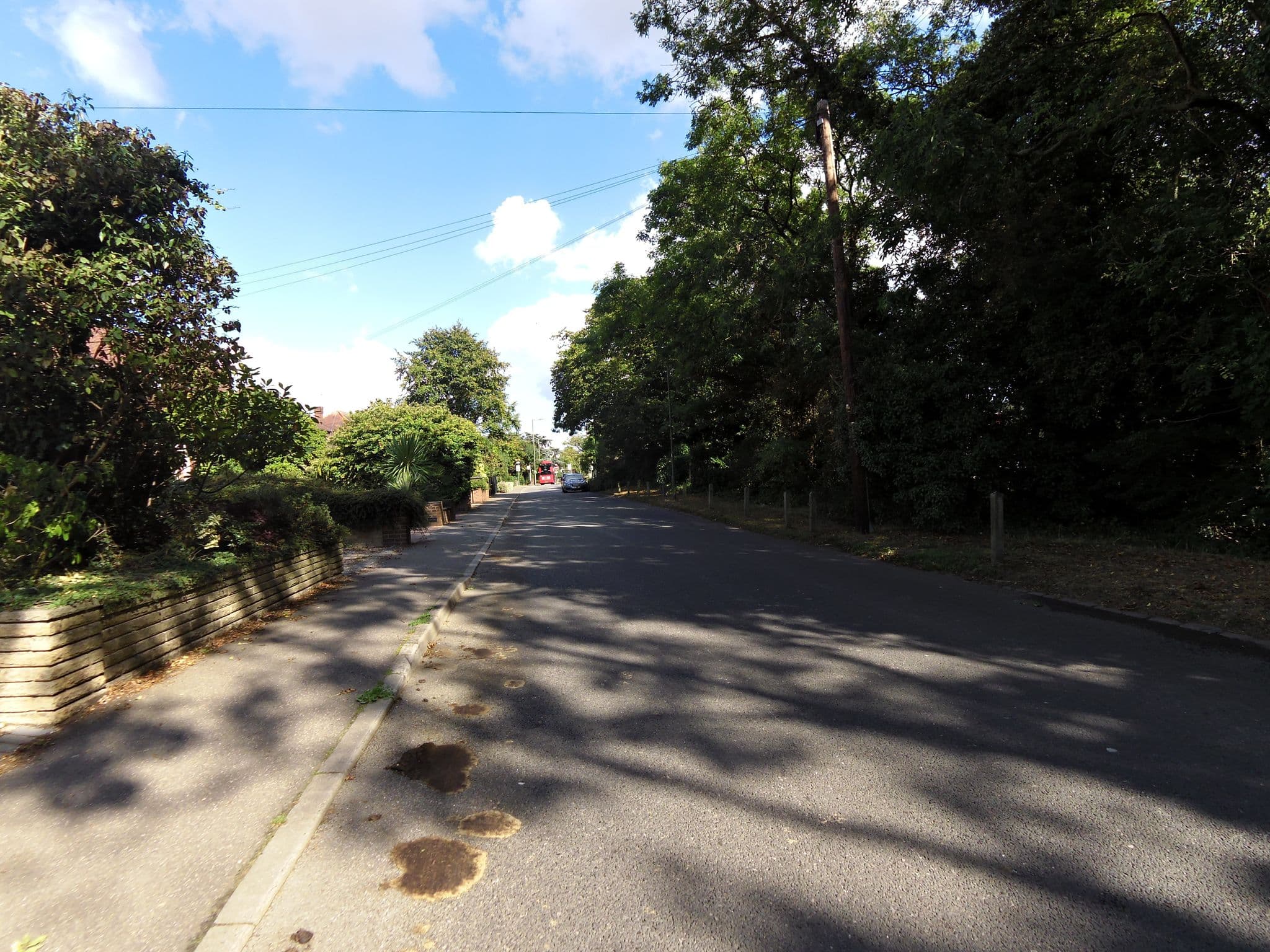 Street view near Arkley Hotel, High Barnet — © smsm1 (CC BY-SA · Mapillary)