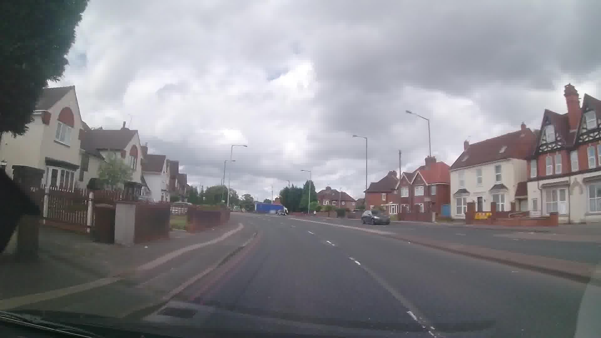 Street view near Bescot Hotel, Darlaston — © trigpoint (CC BY-SA · Mapillary)