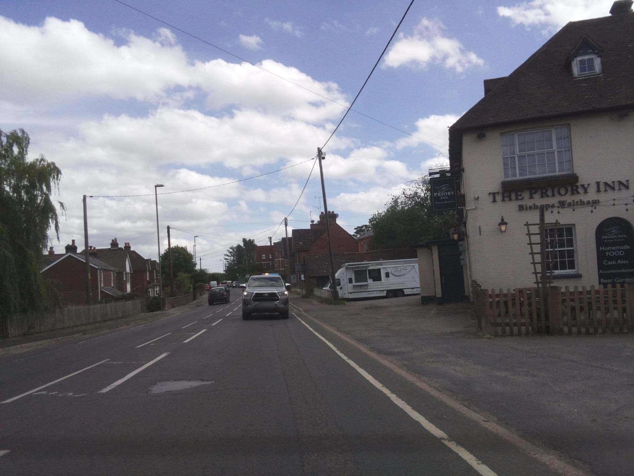 Street view near The Priory Inn, Bishops Waltham — © southglos (CC BY-SA · Mapillary)