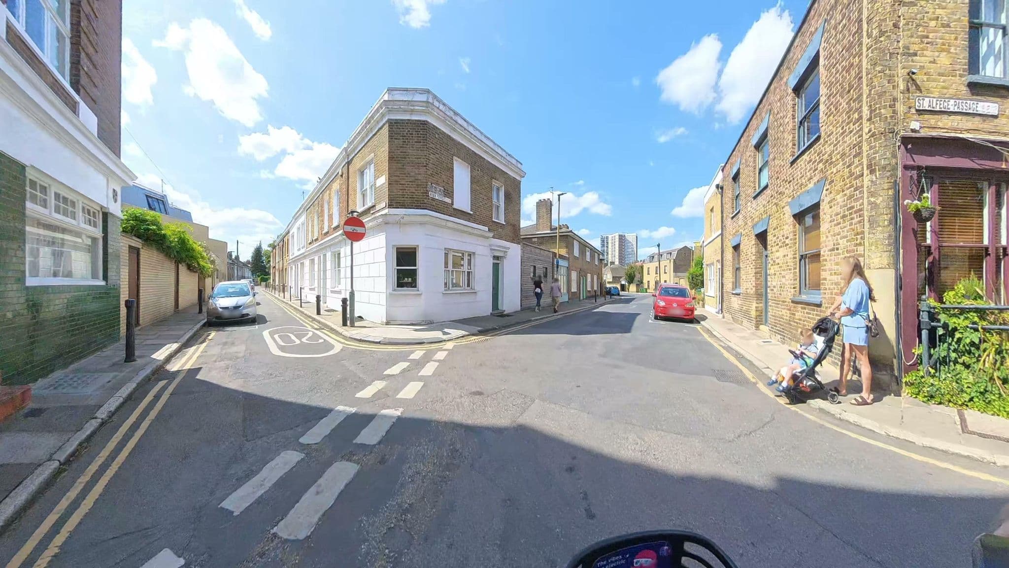 Street view near Number 16 B&B, Greenwich — © athuler (CC BY-SA · Mapillary)