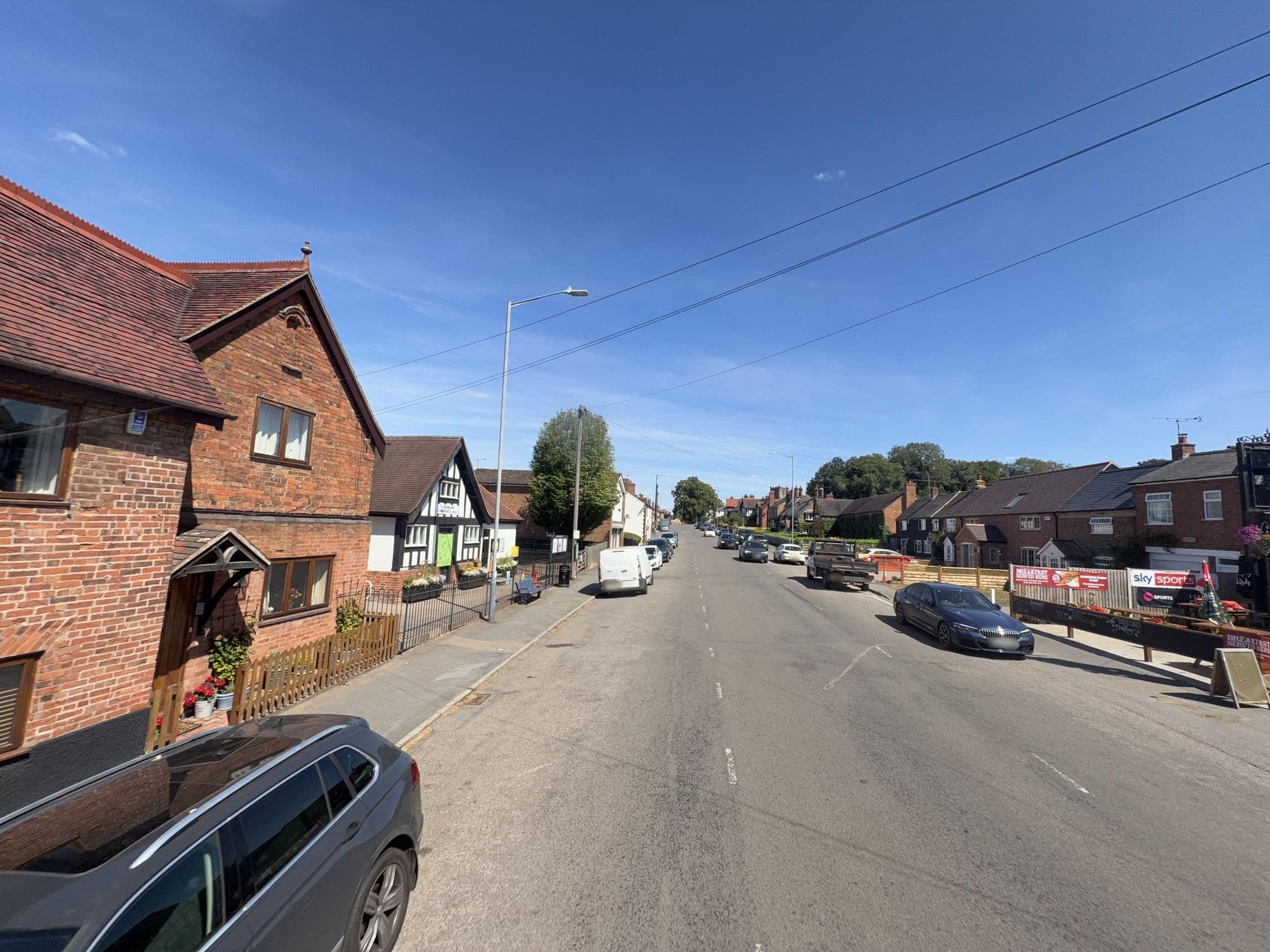 Street view near The Raven Inn, Brinklow — © gness (CC BY-SA · Mapillary)