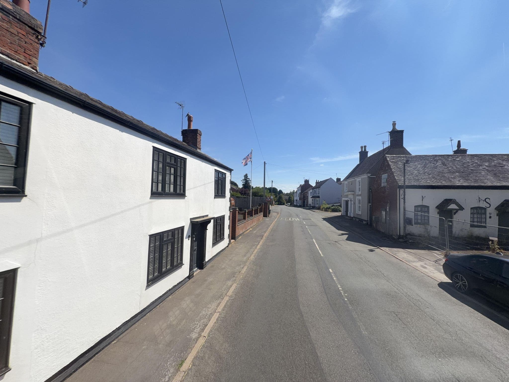 Street view near The White Lion (coming soon), Brinklow — © gness (CC BY-SA · Mapillary)