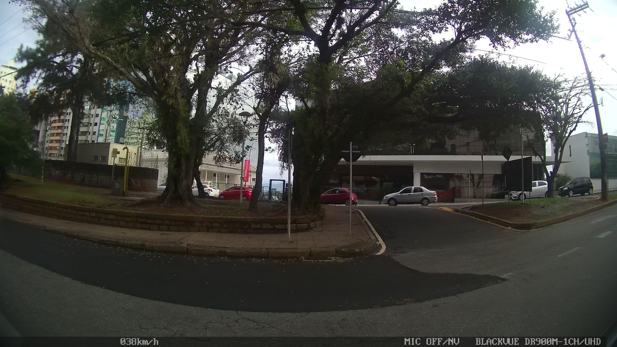 Street view near Ecobox Hostel, Florianópolis — © kaart5 (CC BY-SA · Mapillary)