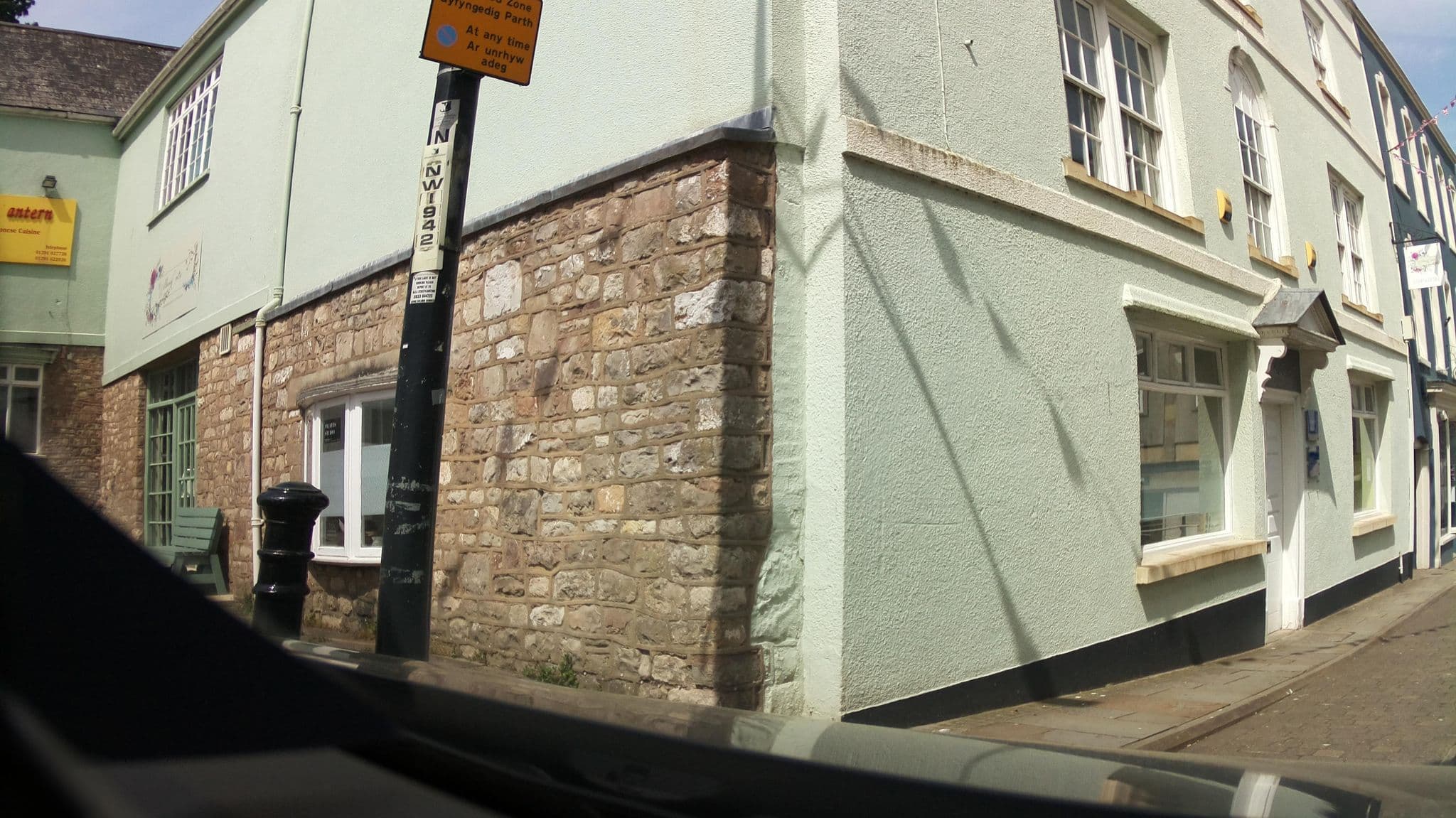 Street view near White Lion Hotel, Chepstow — © southglos (CC BY-SA · Mapillary)