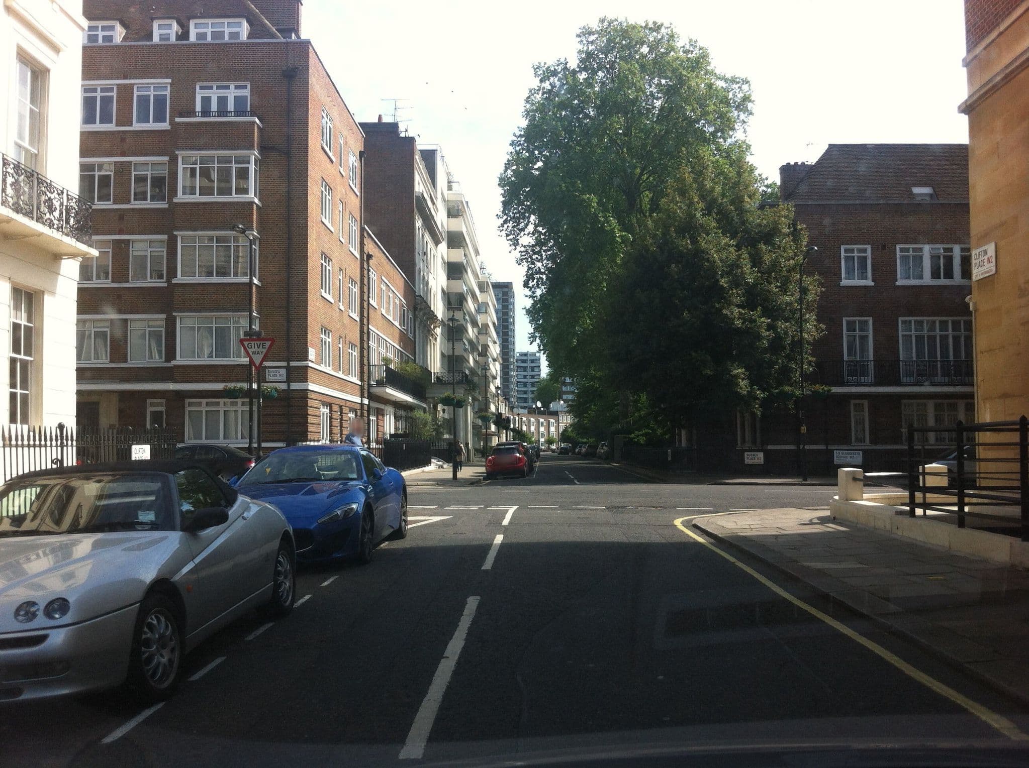 Street view near Piccolino Hyde Park Hotel, Hyde Park