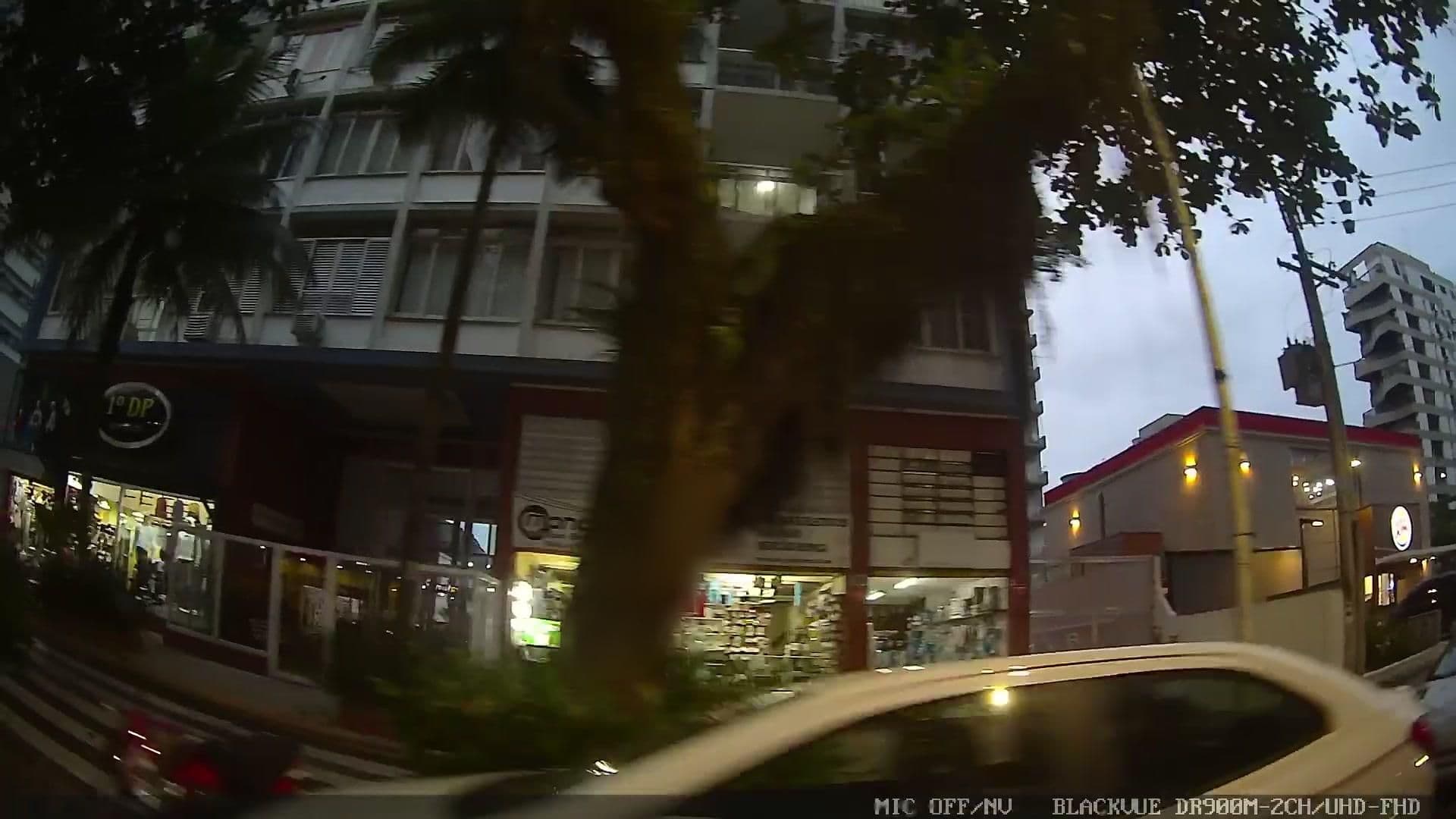 Street view near Ferrareto Hotel, Guarujá — © yaf1 (CC BY-SA · Mapillary)