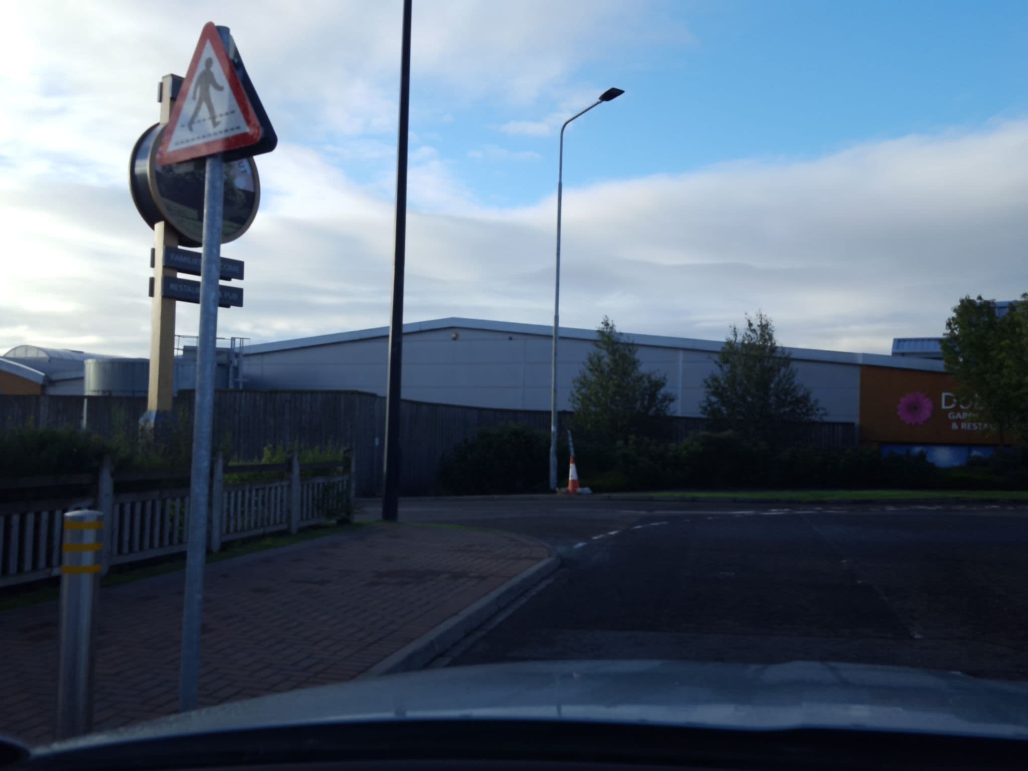 Street view near Sweet Chestnut by Marston's Inns, Crossgates — © hobgoblin (CC BY-SA · Mapillary)