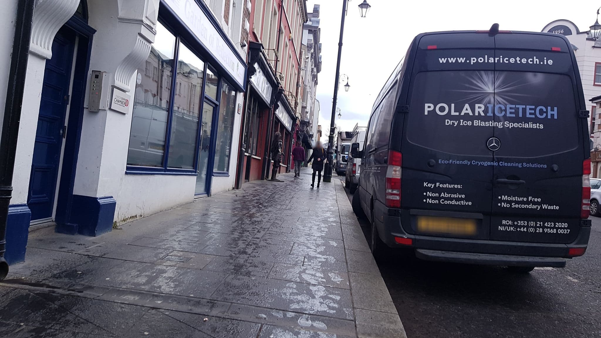Street view near Bishop's Gate Hotel Derry, Londonderry County Borough — © matthewitt (CC BY-SA · Mapillary)
