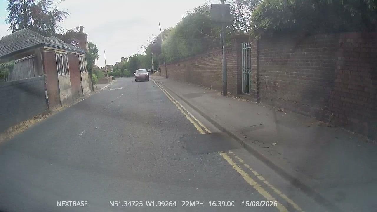 Street view near Southgate Inn, Devizes — © OrangeHurst97 (CC BY-SA · Mapillary)