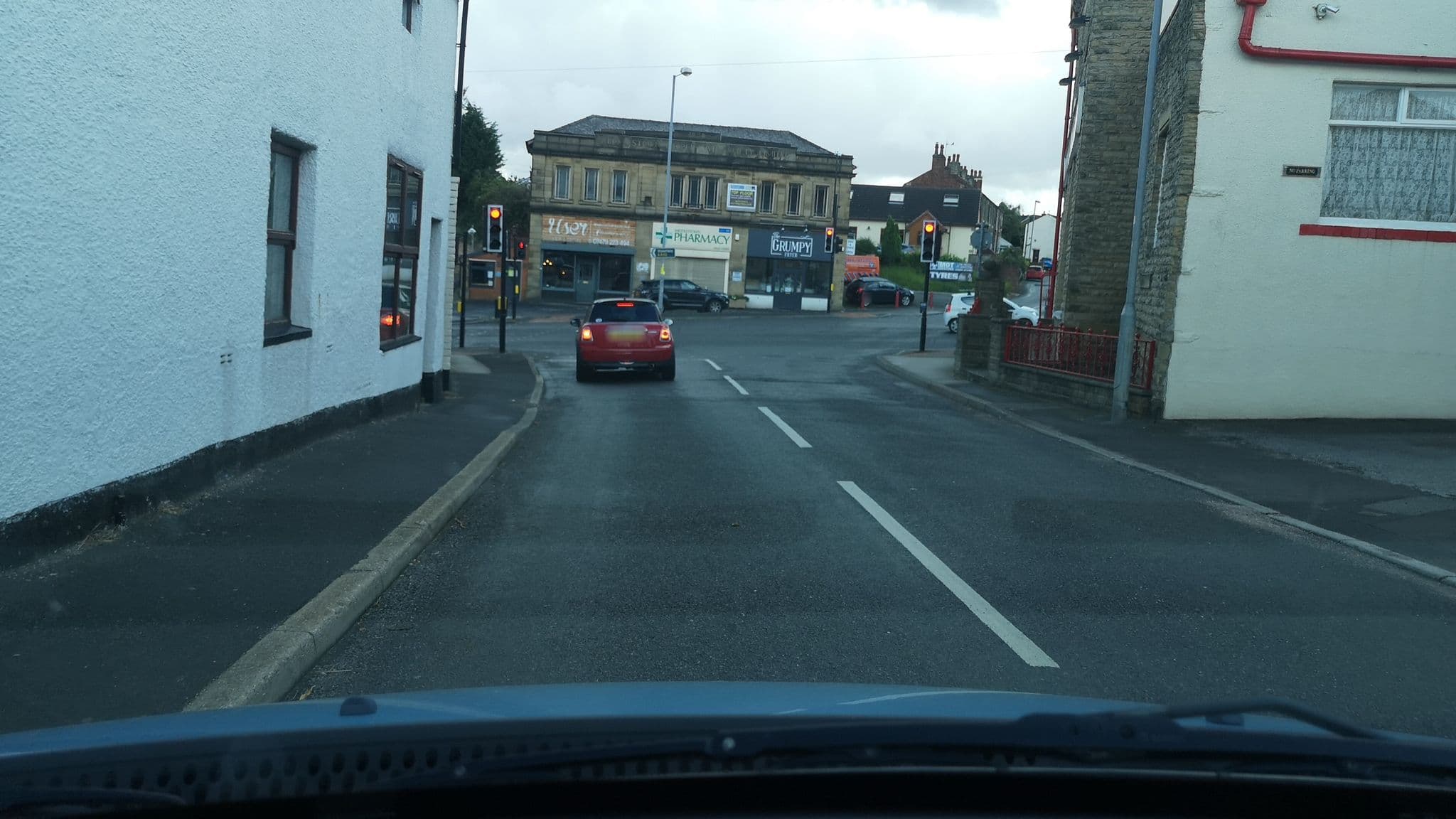Street view near Litle Bull Hotel, Middlestown — © cuttlebug (CC BY-SA · Mapillary)