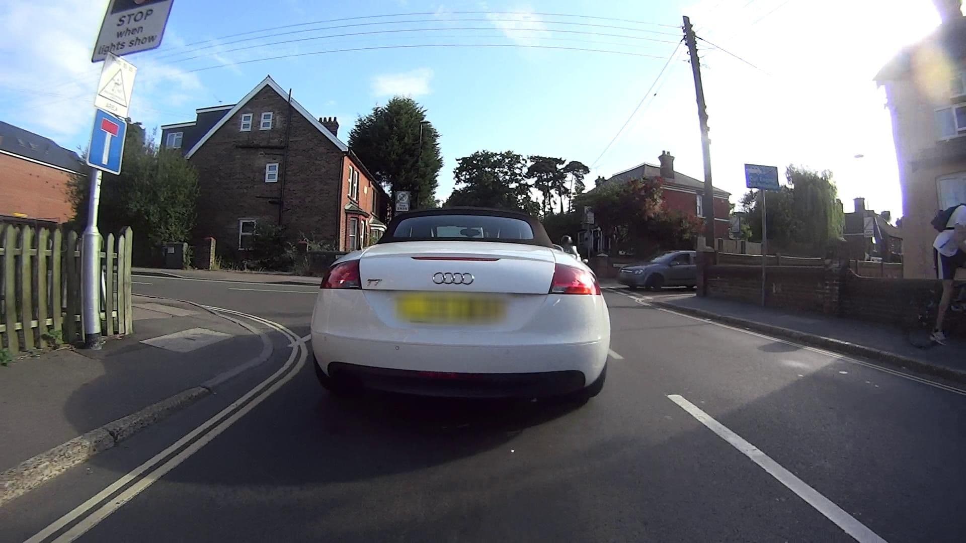 Street view near Sunny Side, Crawley — © daveemtb (CC BY-SA · Mapillary)