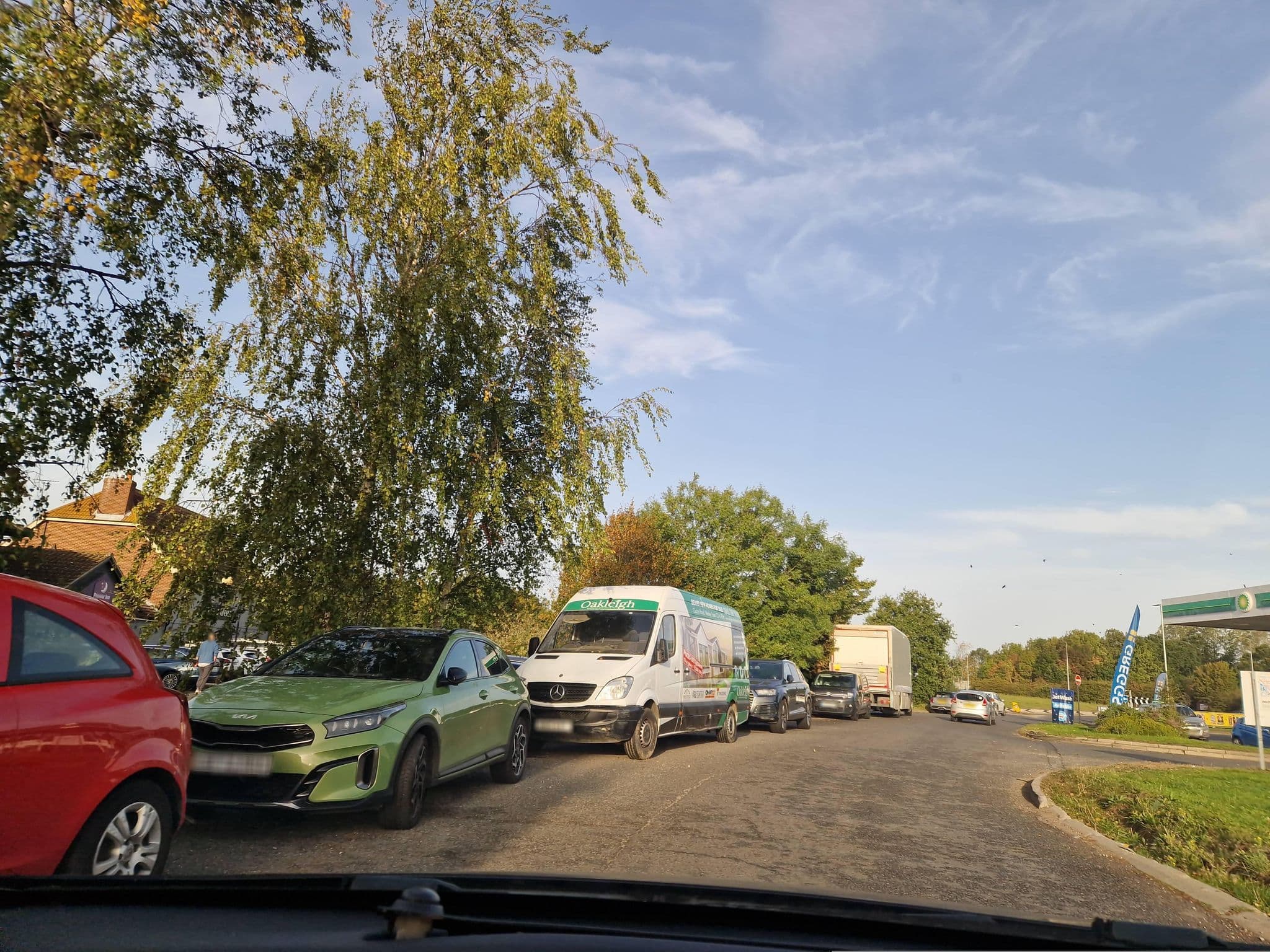 Street view near Premier Inn Clacton-on-Sea (North/Colchester Road) hotel, Great Bentley — © edloach (CC BY-SA · Mapillary)