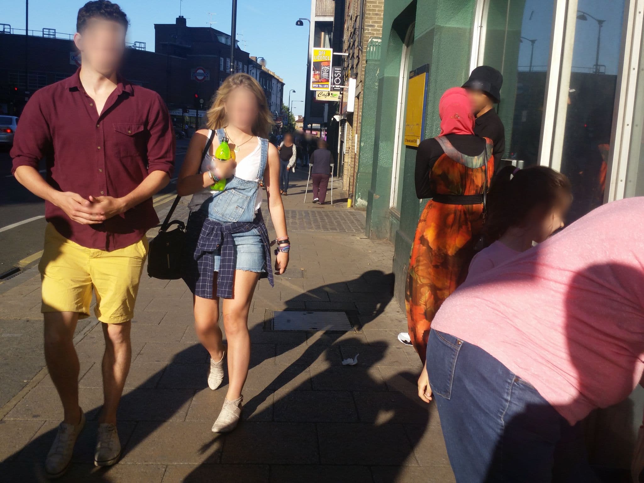 Street view near Hotel Londres, Wood Green — © matth81 (CC BY-SA · Mapillary)