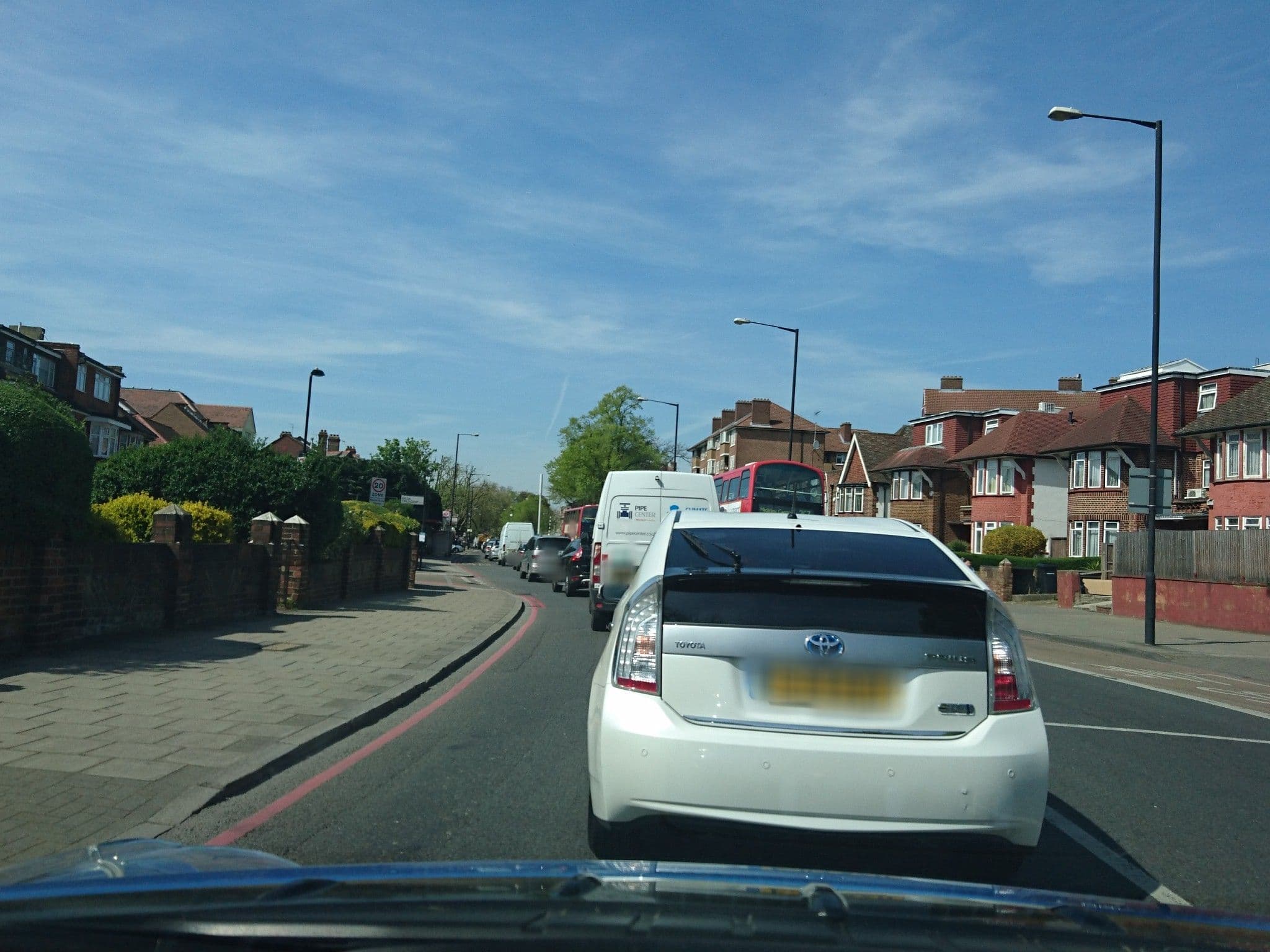 Street view near New Springfield Hotel, Stamford Hill — © zymurgic (CC BY-SA · Mapillary)