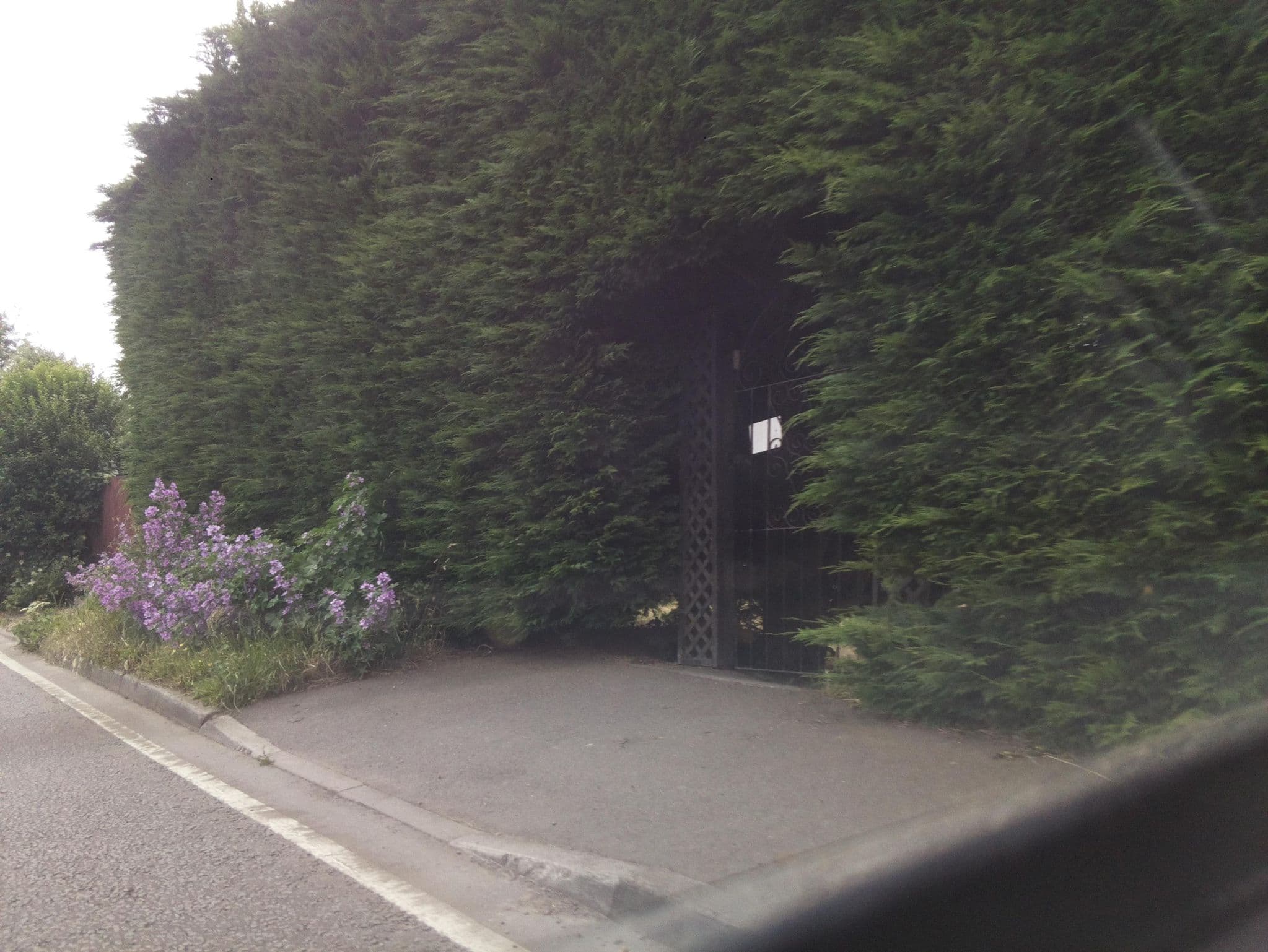 Street view near Black Horse Farm Caravan and Motorhome Club Campsite, Hawkinge — © southglos (CC BY-SA · Mapillary)