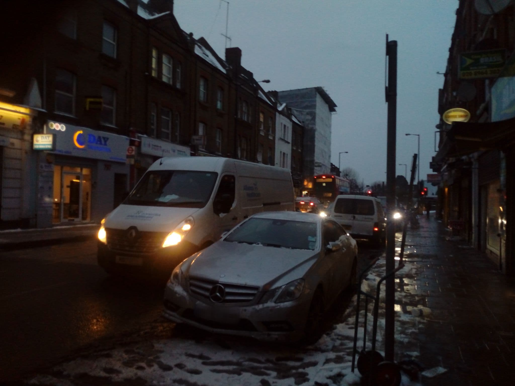 Street view near peux etre airbnb, Willesden — © lidistans (CC BY-SA · Mapillary)