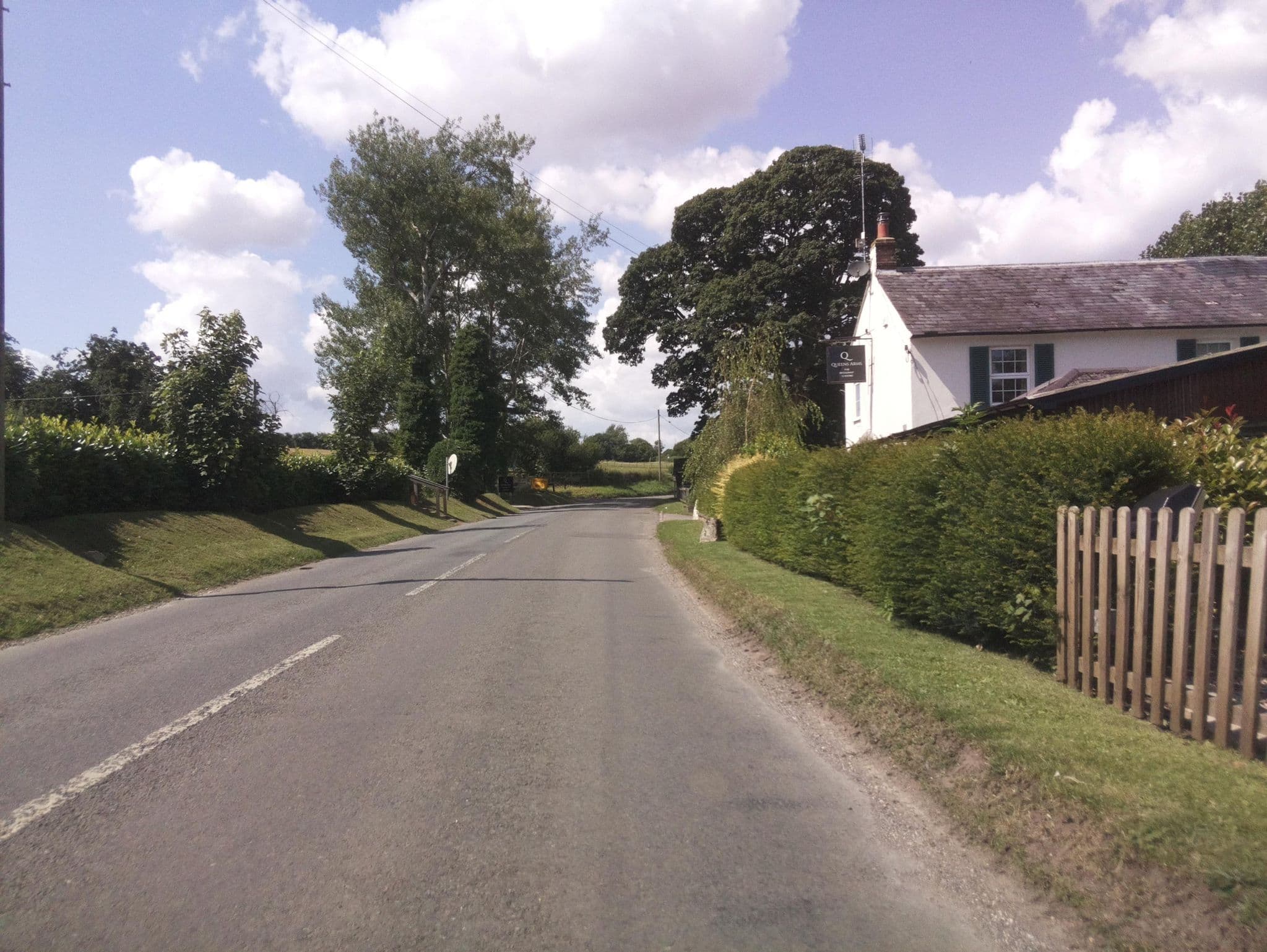 Street view near The Queens Arms | East Garston, Lambourn — © southglos (CC BY-SA · Mapillary)