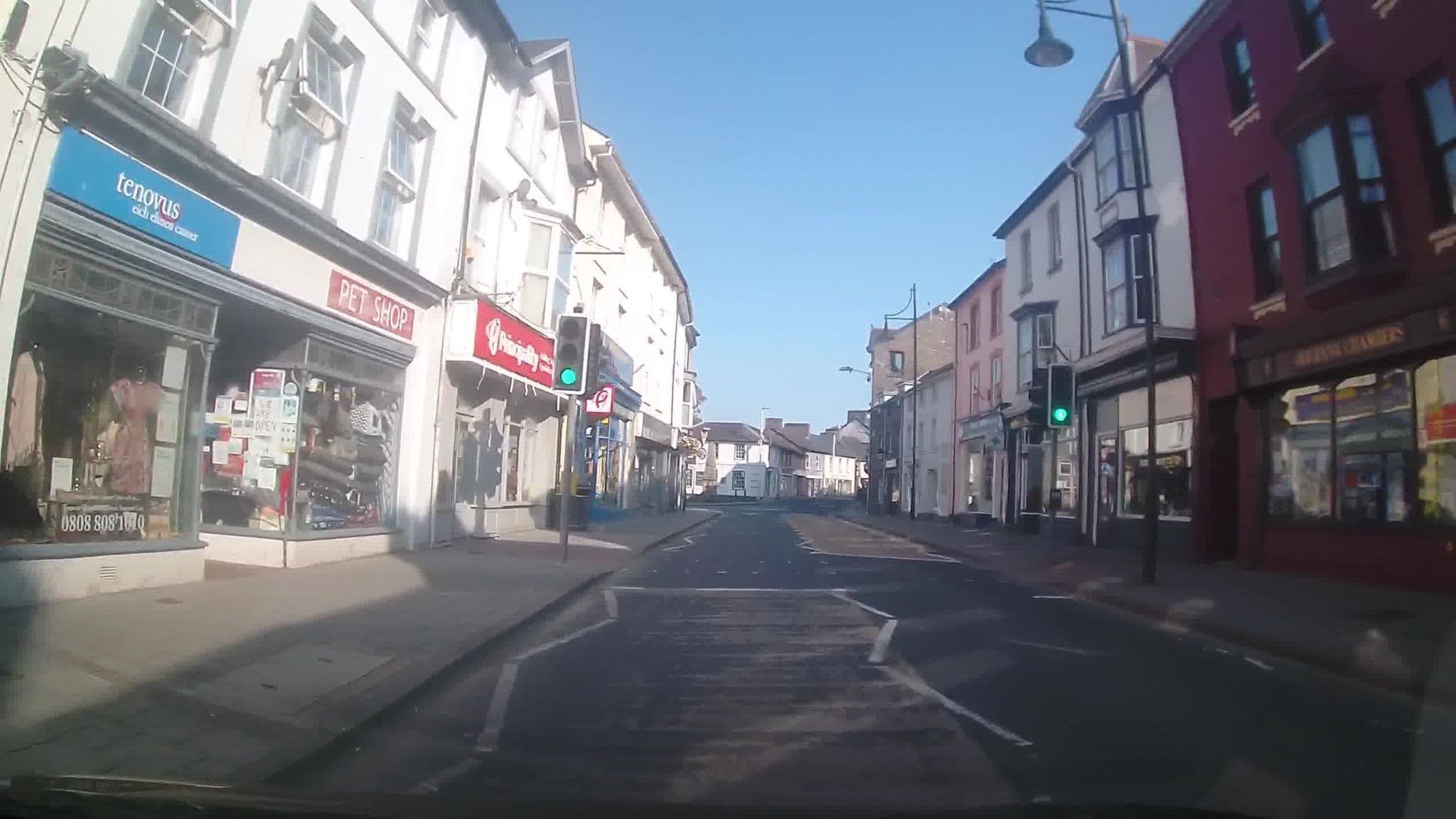 Street view near The Castle Hotel, Lampeter — © trigpoint (CC BY-SA · Mapillary)