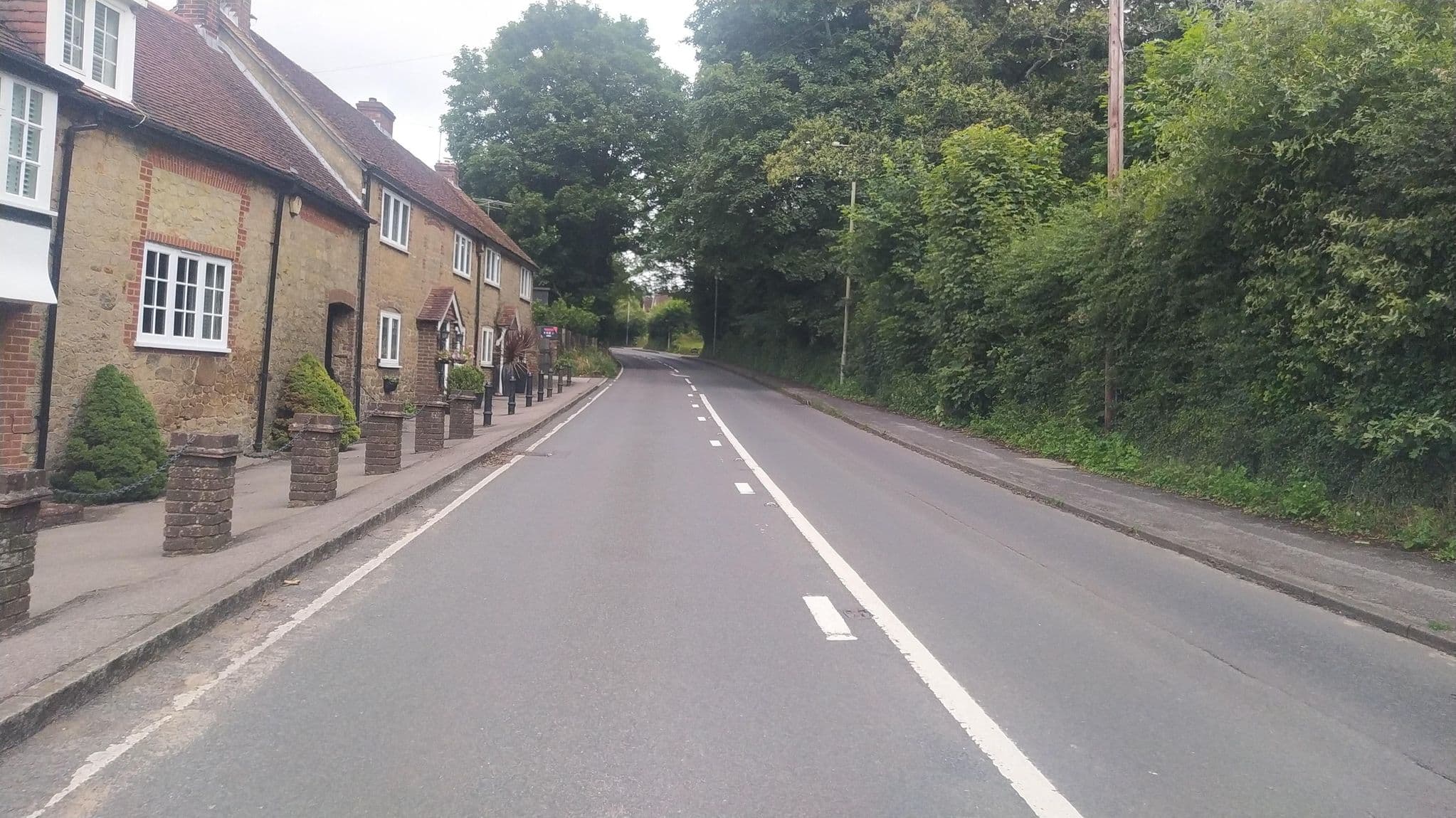 Street view near Links Hotel, Liphook — © noid (CC BY-SA · Mapillary)