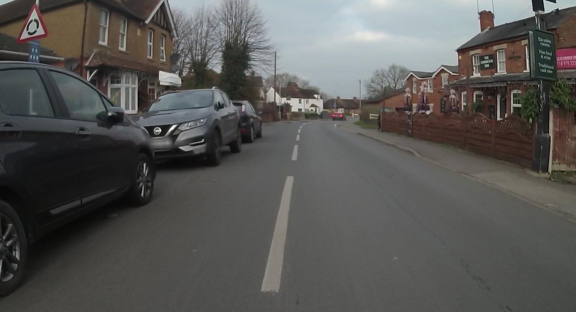 Street view near The Emmbrook Inn, Wokingham — © jpennycook (CC BY-SA · Mapillary)