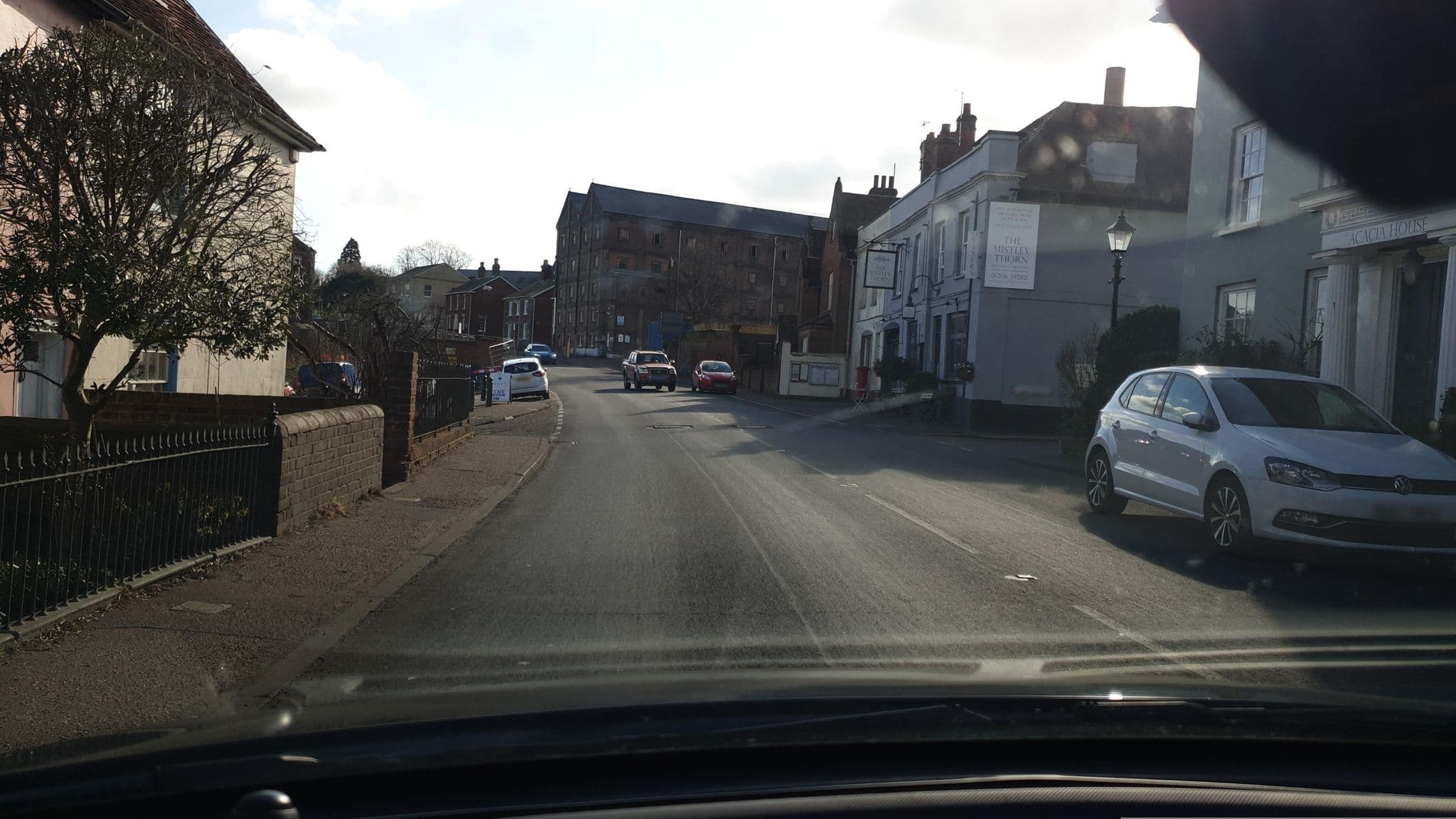 Street view near Mistley Thorn Hotel - Deluxe Double or Twin Room with Sea View, Mistley — © edloach (CC BY-SA · Mapillary)