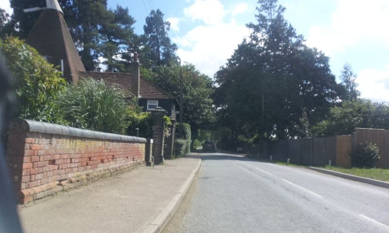Street view near Moleside Cottage, Marden — © paulbiv (CC BY-SA · Mapillary)