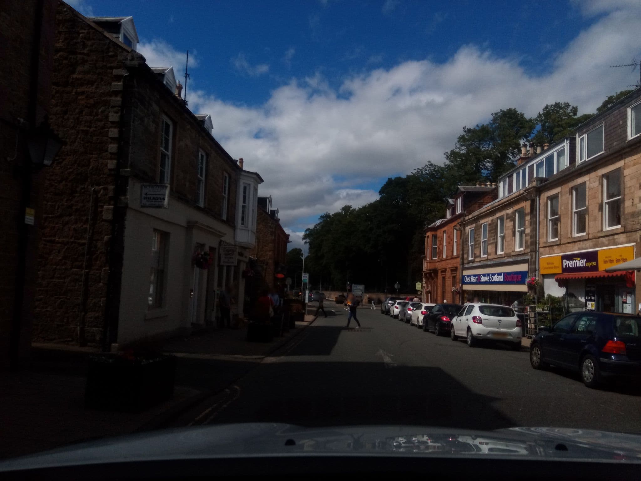Street view near The Kings Arms Hotel, Melrose — © victuallers (CC BY-SA · Mapillary)