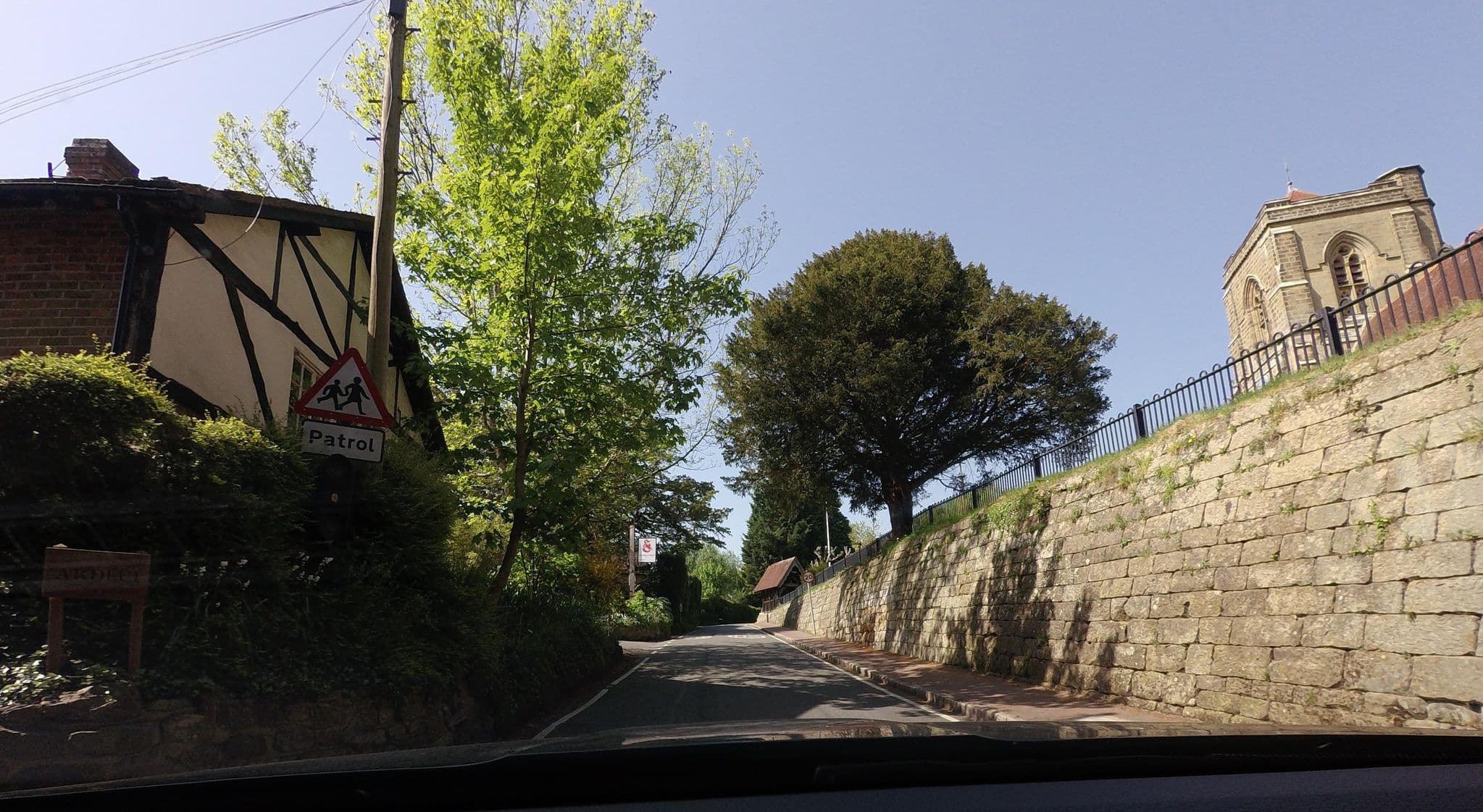 Street view near Royal Wells Hotel Mount Ephraim, Speldhurst — © tallguy (CC BY-SA · Mapillary)