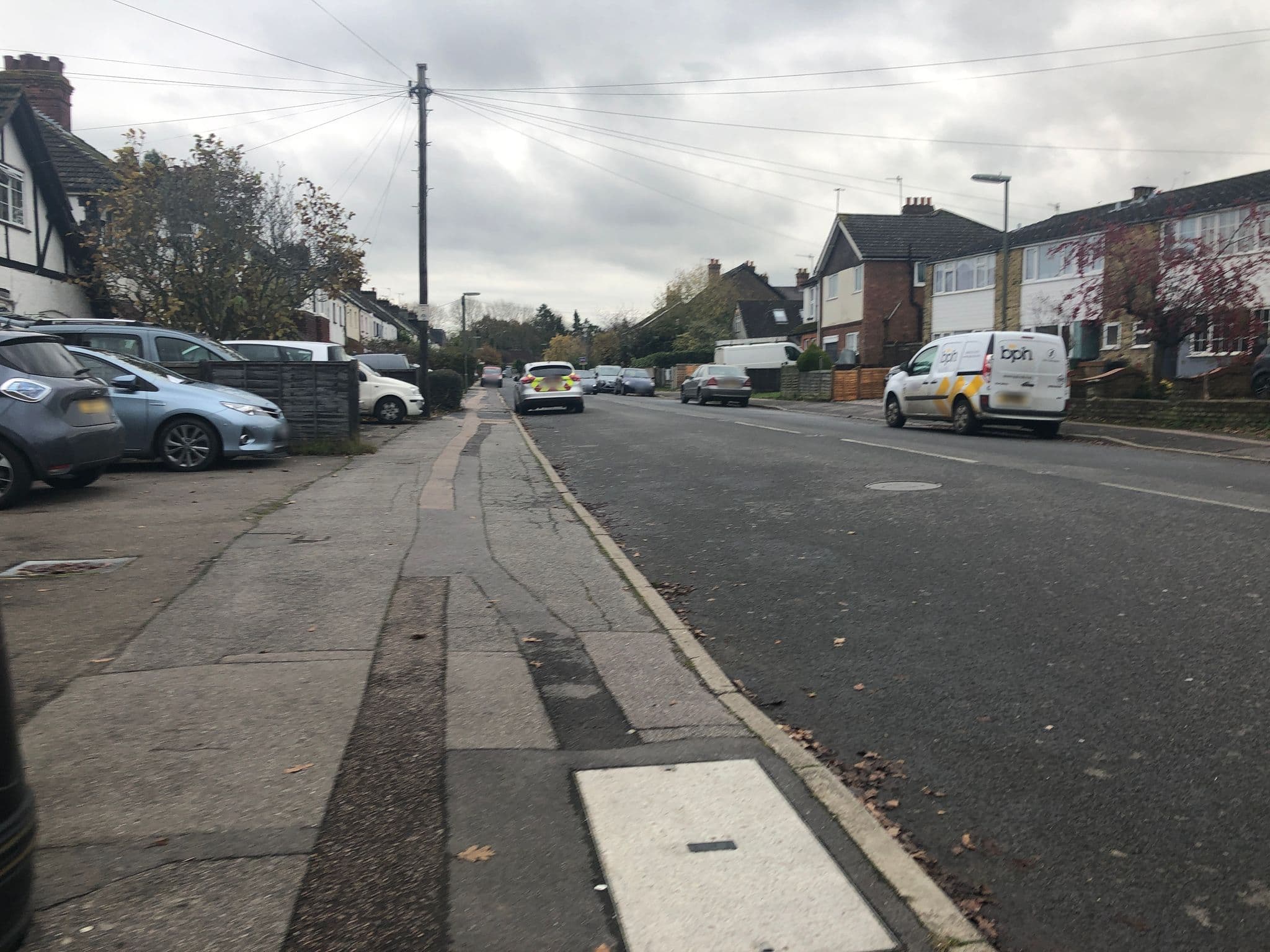 Street view near Mill House Hotel, Salfords — © 4004 (CC BY-SA · Mapillary)