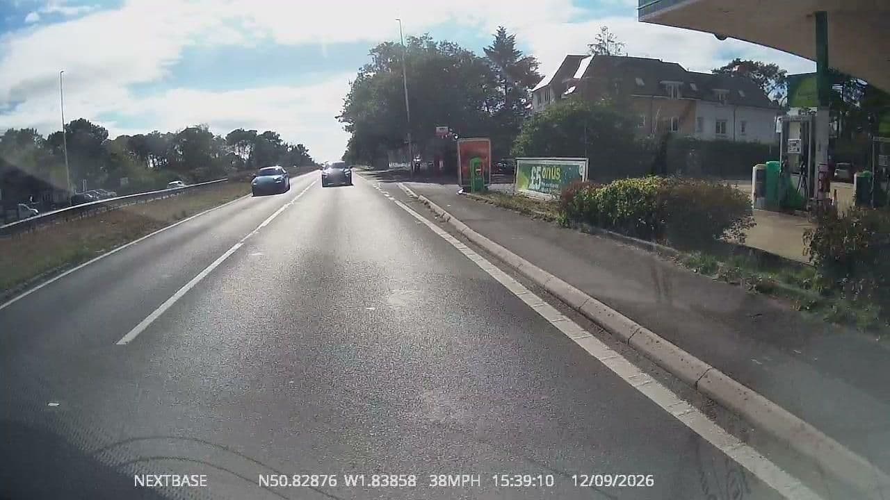 Street view near St. Leonards Hotel, St Leonards — © OrangeHurst97 (CC BY-SA · Mapillary)