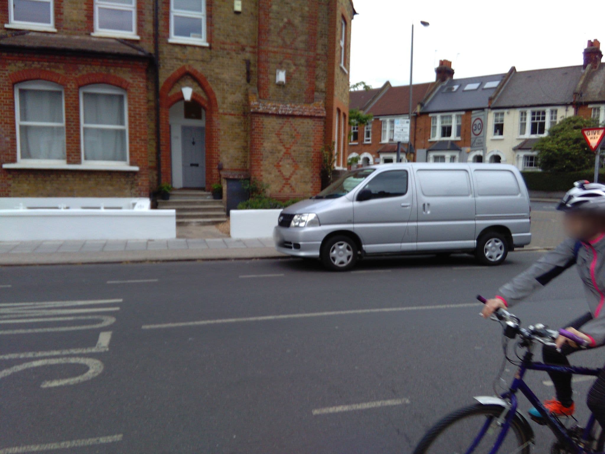 Street view near Balham, South London Spacious Guest House 1, Balham — © ris (CC BY-SA · Mapillary)
