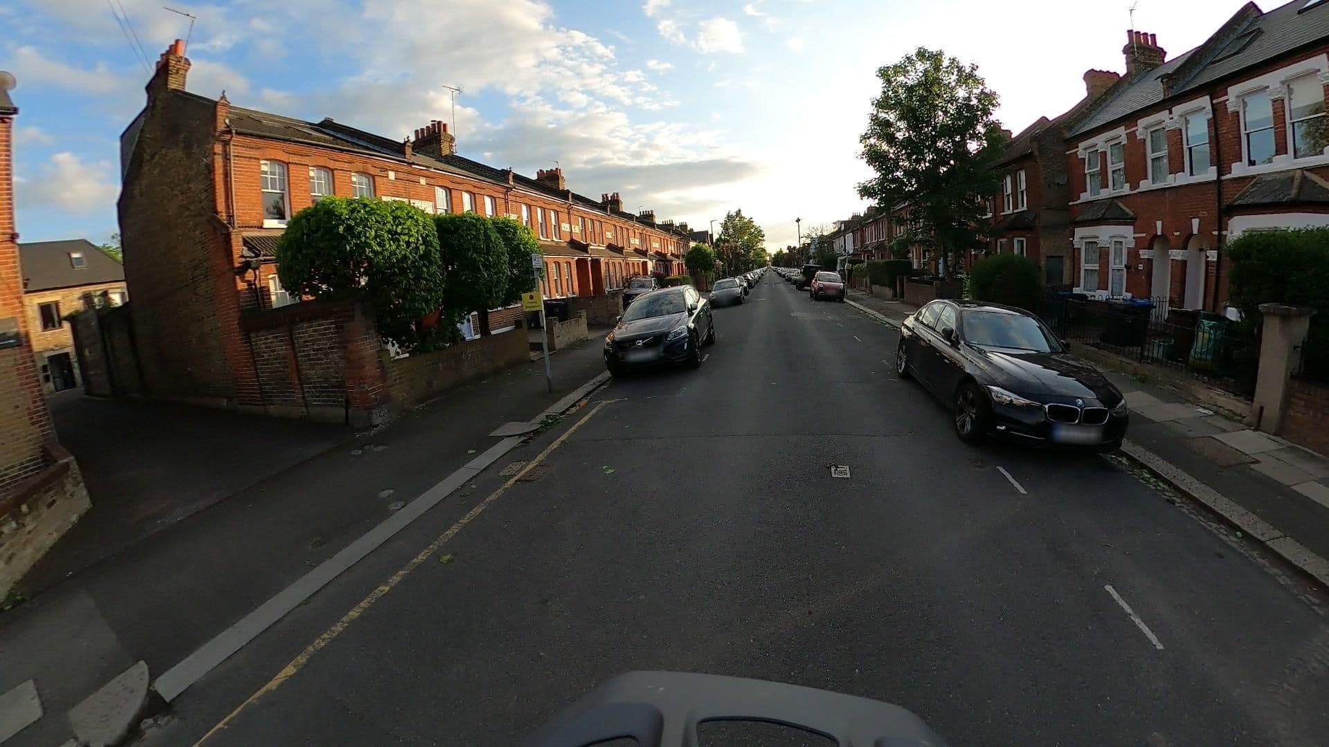 Street view near Maritim Hotels, Wimbledon — © cueditsmaps (CC BY-SA · Mapillary)