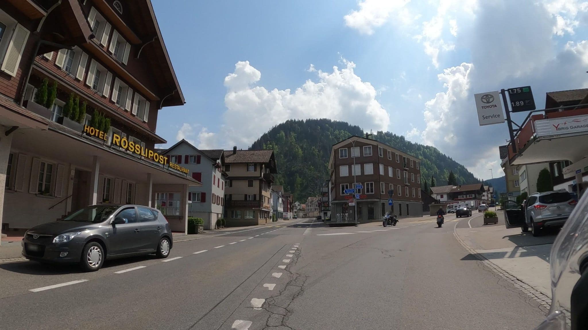 Street view near Rösslipost, Unteriberg — © crami (CC BY-SA · Mapillary)