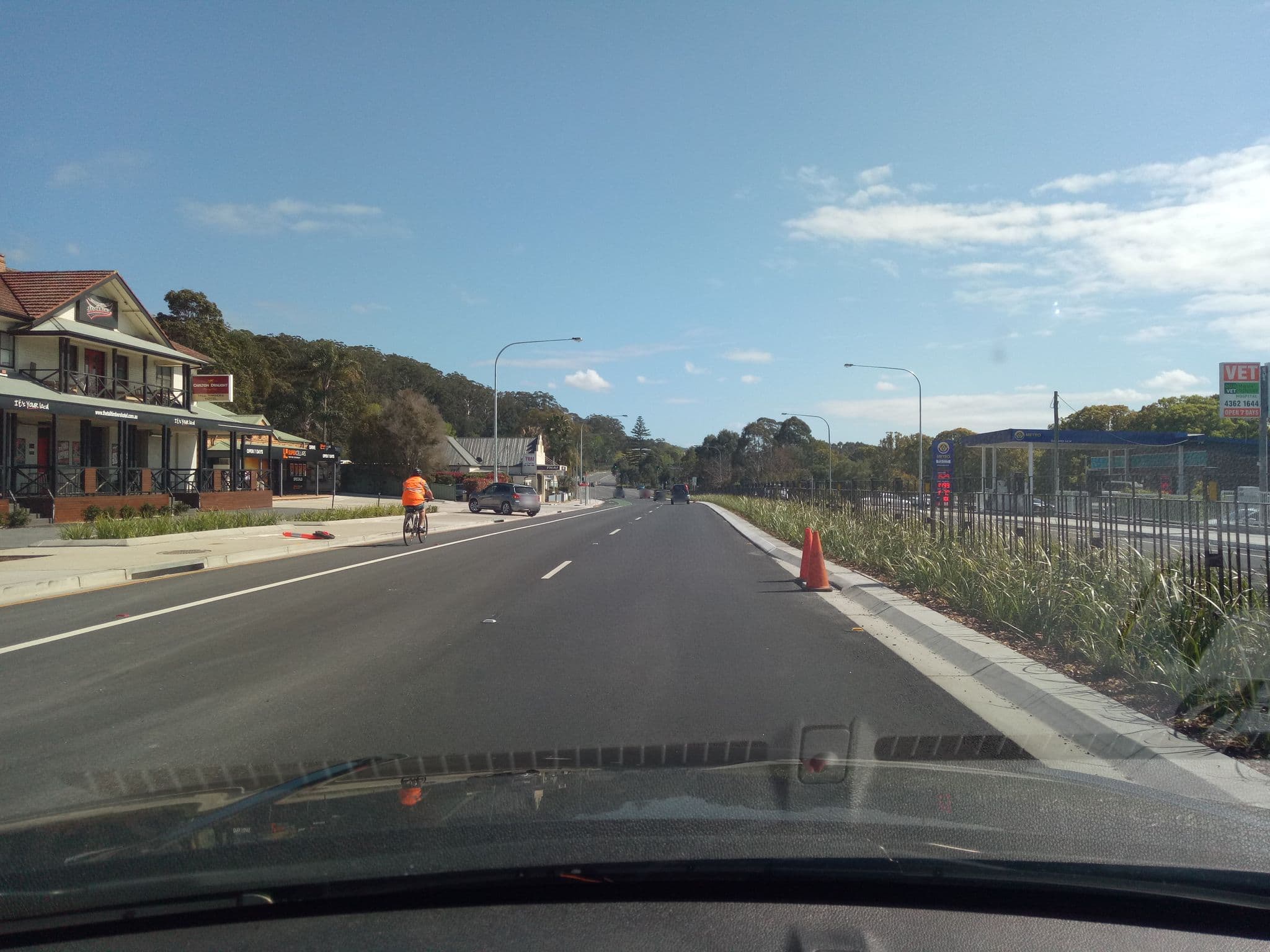 Street view near The Tall Timbers Hotel, Lisarow — © cheater512 (CC BY-SA · Mapillary)