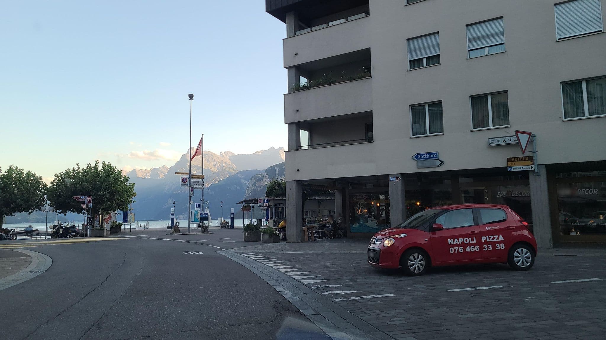 Street view near Brunnerhof, Ingenbohl — © chrisbeddow (CC BY-SA · Mapillary)