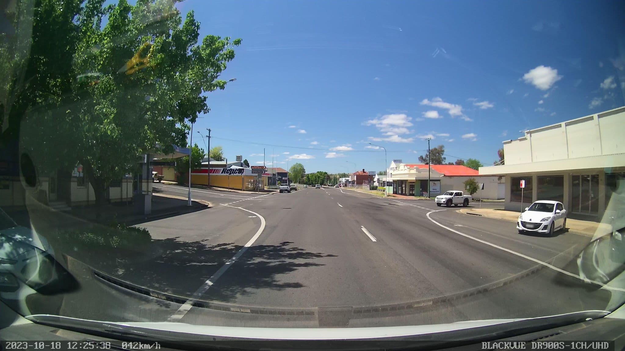 Street view near Railway Hotel Cowra, Cowra — © bob3bob3 (CC BY-SA · Mapillary)