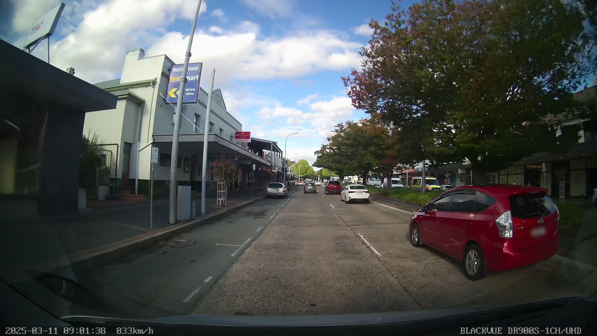 Street view near Walsh's Hotel, Queanbeyan — © bob3bob3 (CC BY-SA · Mapillary)