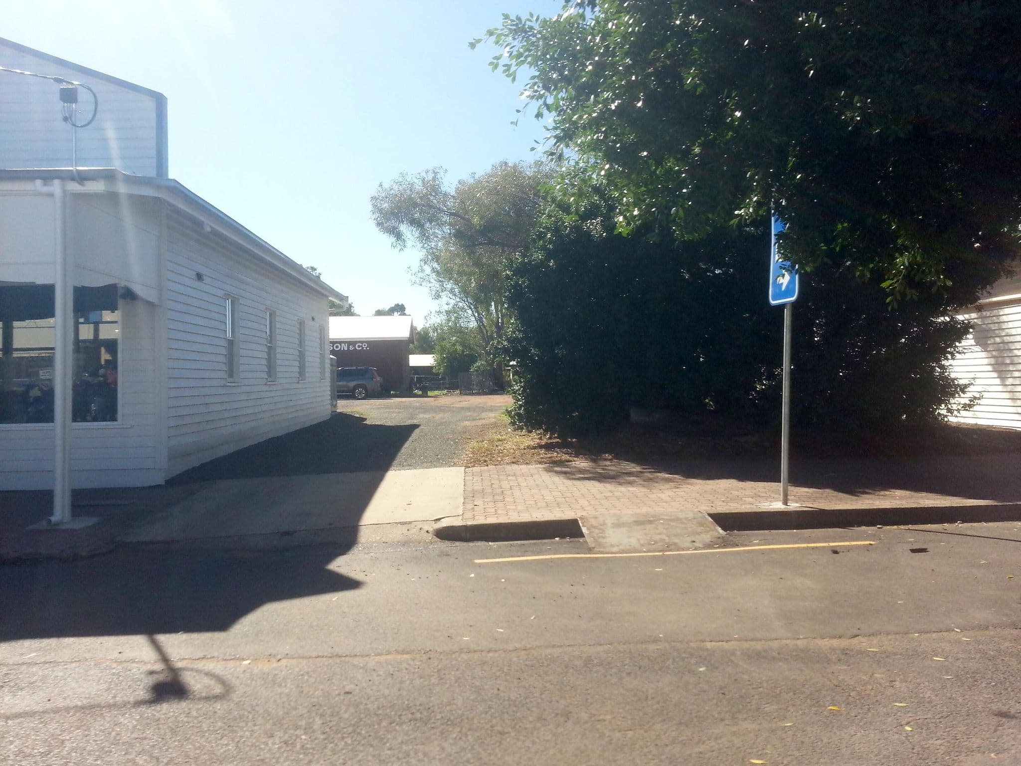 Street view near Exchange Hotel, Jandowae — © bob3bob3 (CC BY-SA · Mapillary)